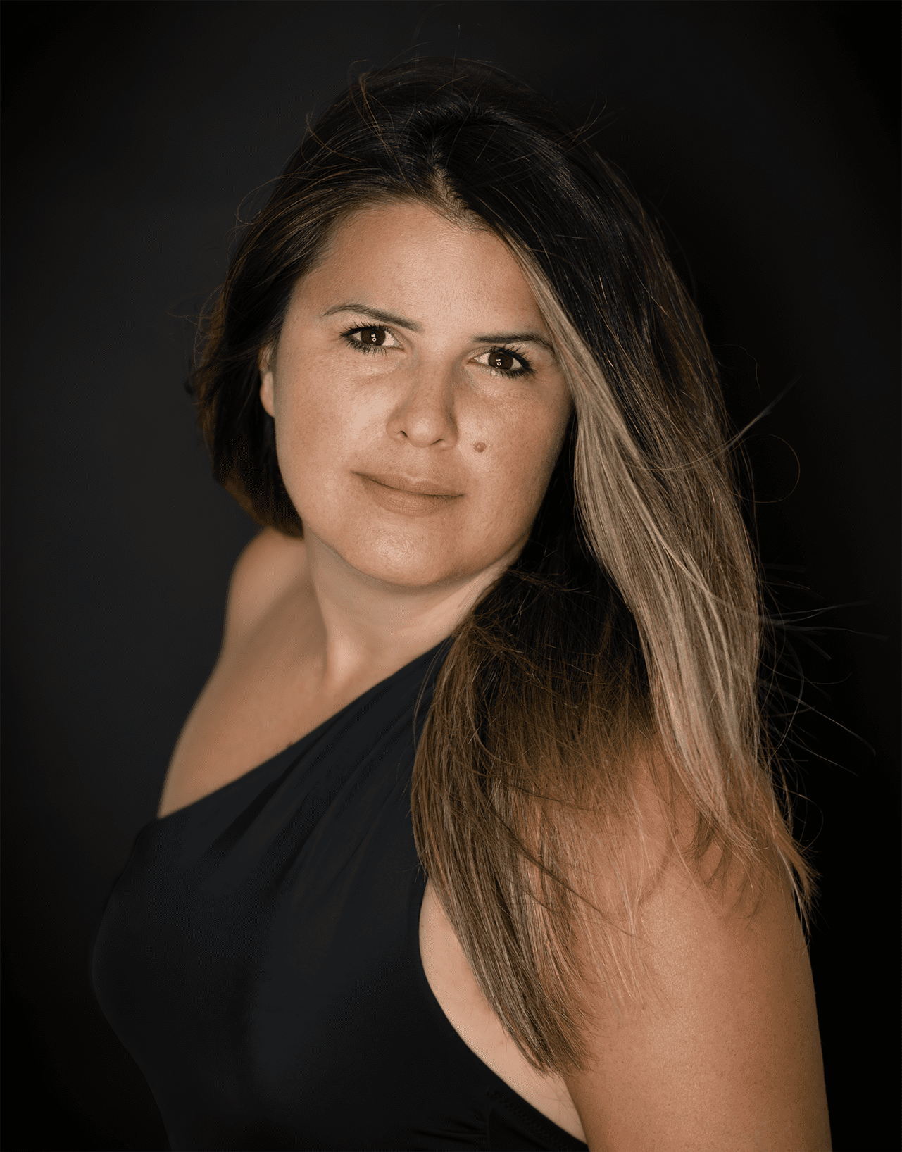 Ifi - beautiful woman portrait black background woman portrait photography studio